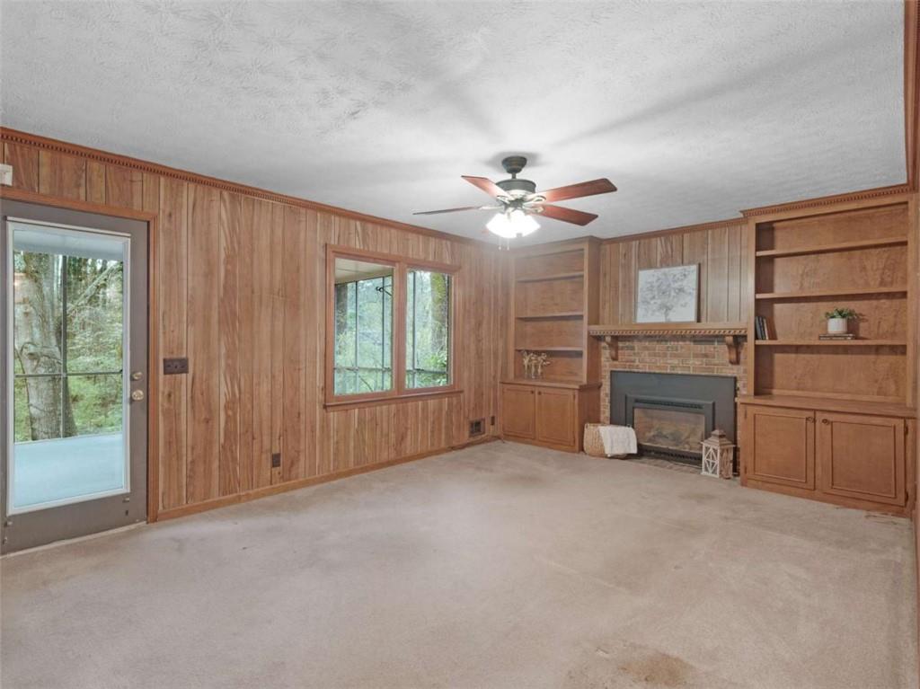 905 Sweet Briar Lane