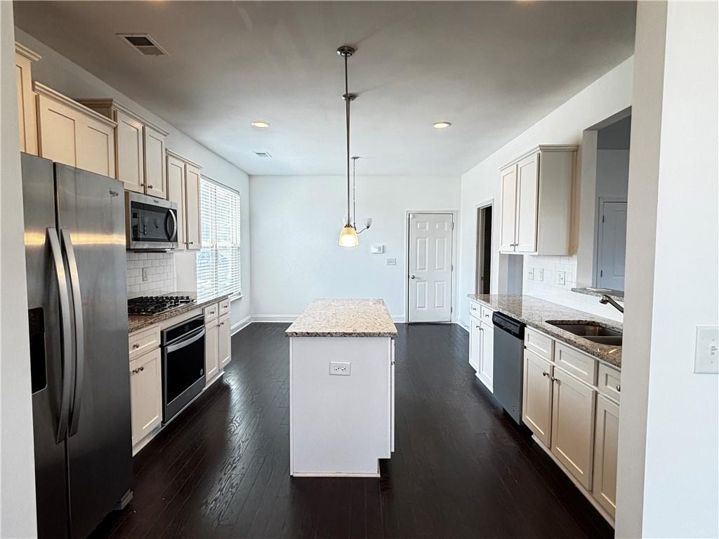 1915 Highland Creek Drive