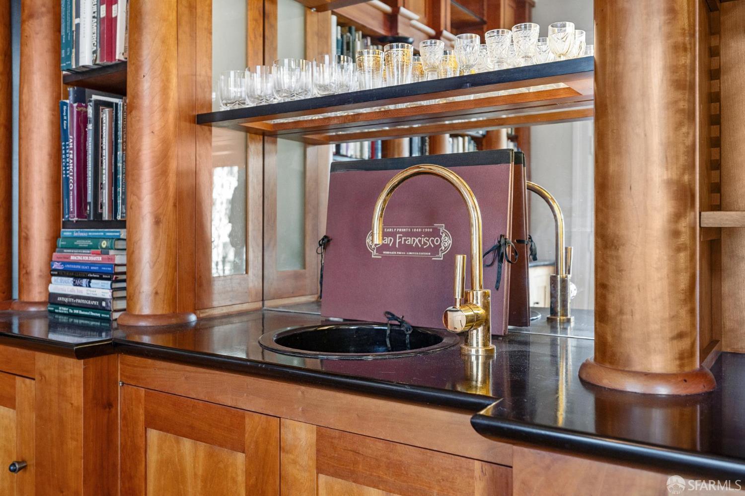 901 Powell Street # 18