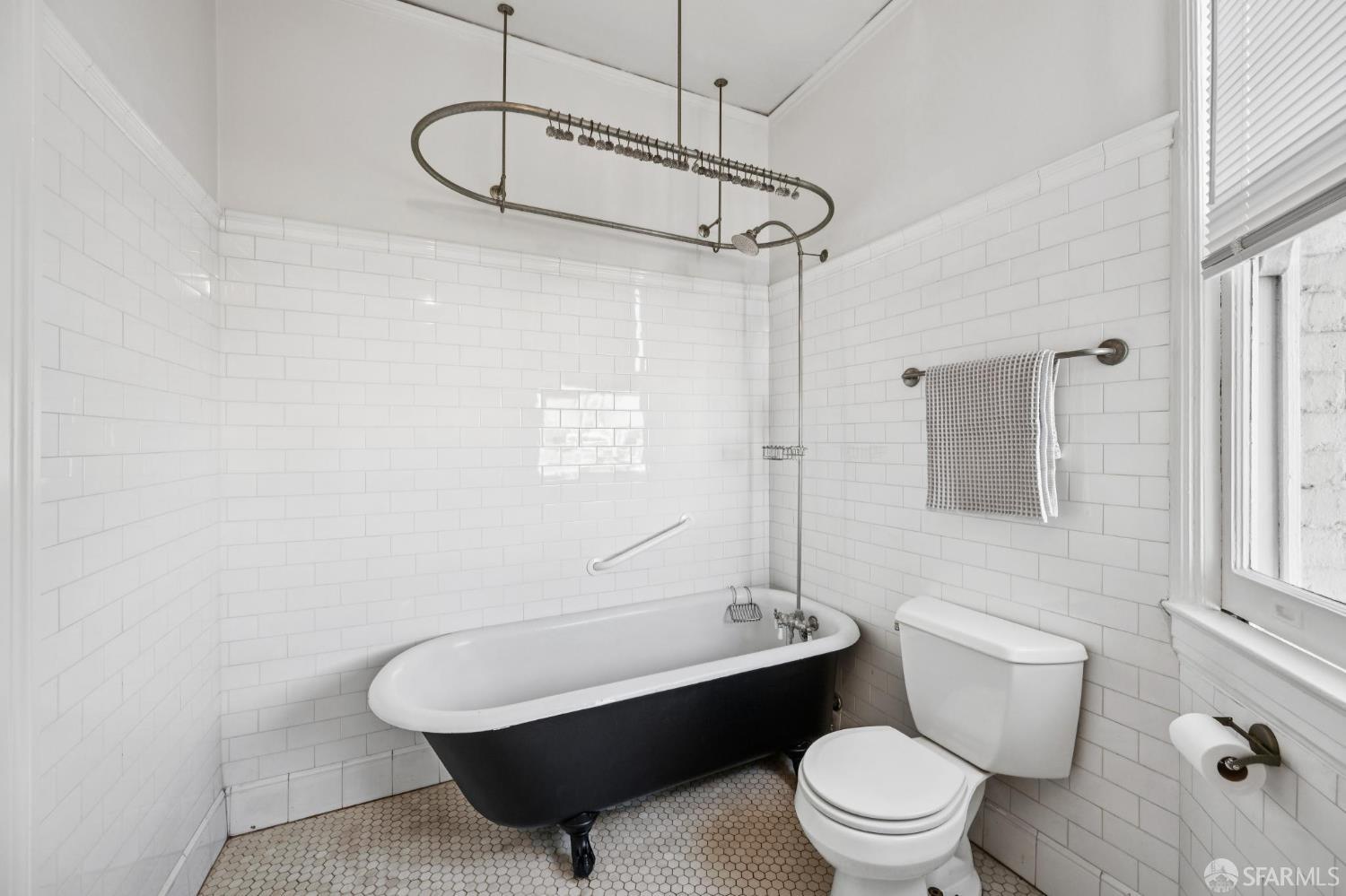 901 Powell Street # 18