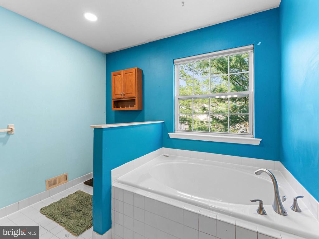 3501 HONEY LOCUST DRIVE