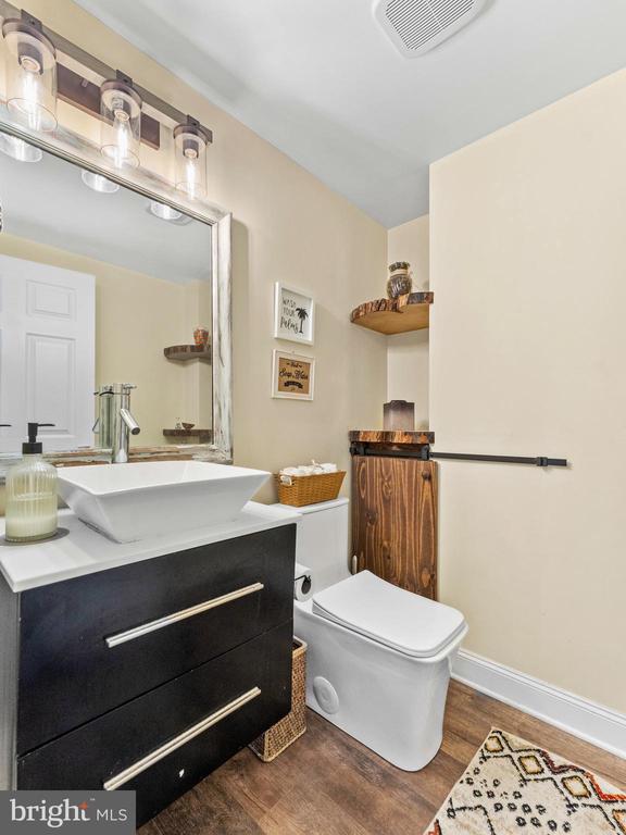 3501 HONEY LOCUST DRIVE