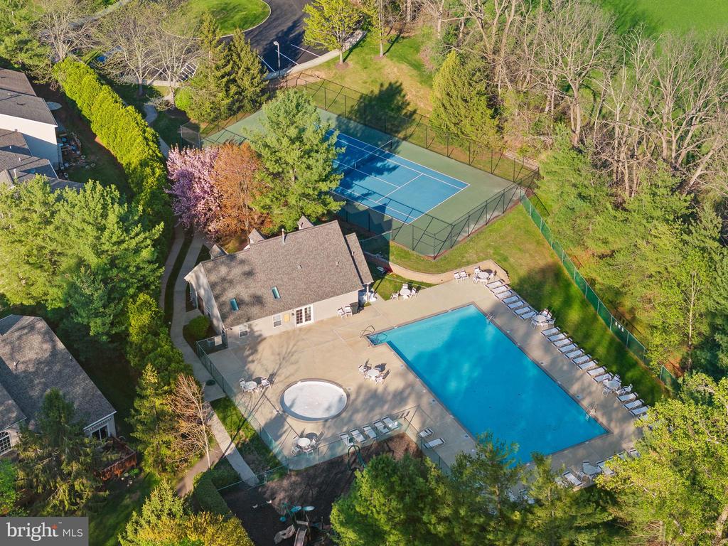 3501 HONEY LOCUST DRIVE