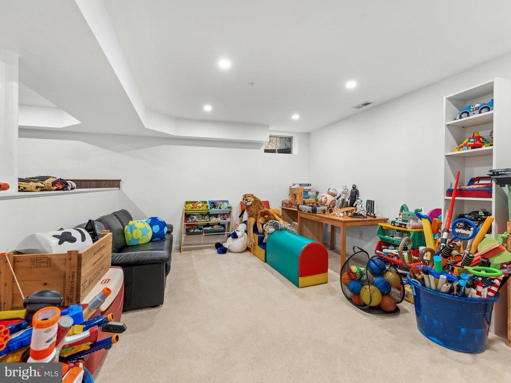 3501 HONEY LOCUST DRIVE