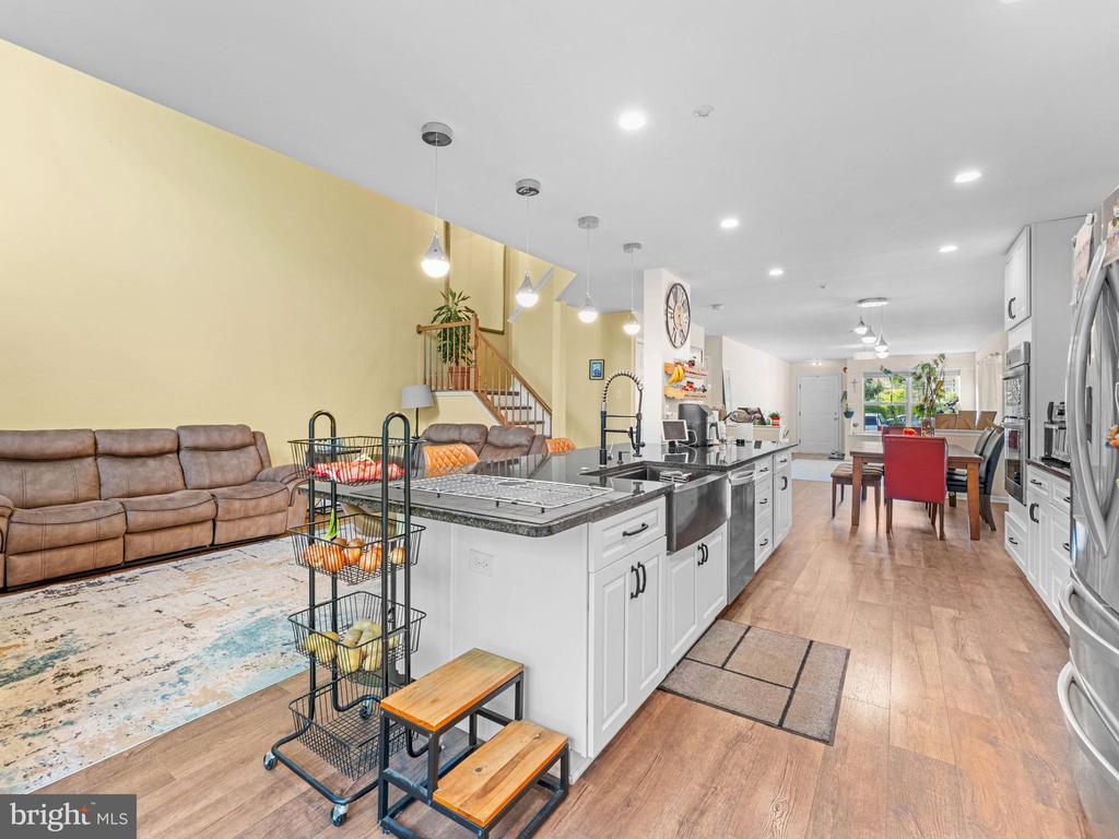 3501 HONEY LOCUST DRIVE