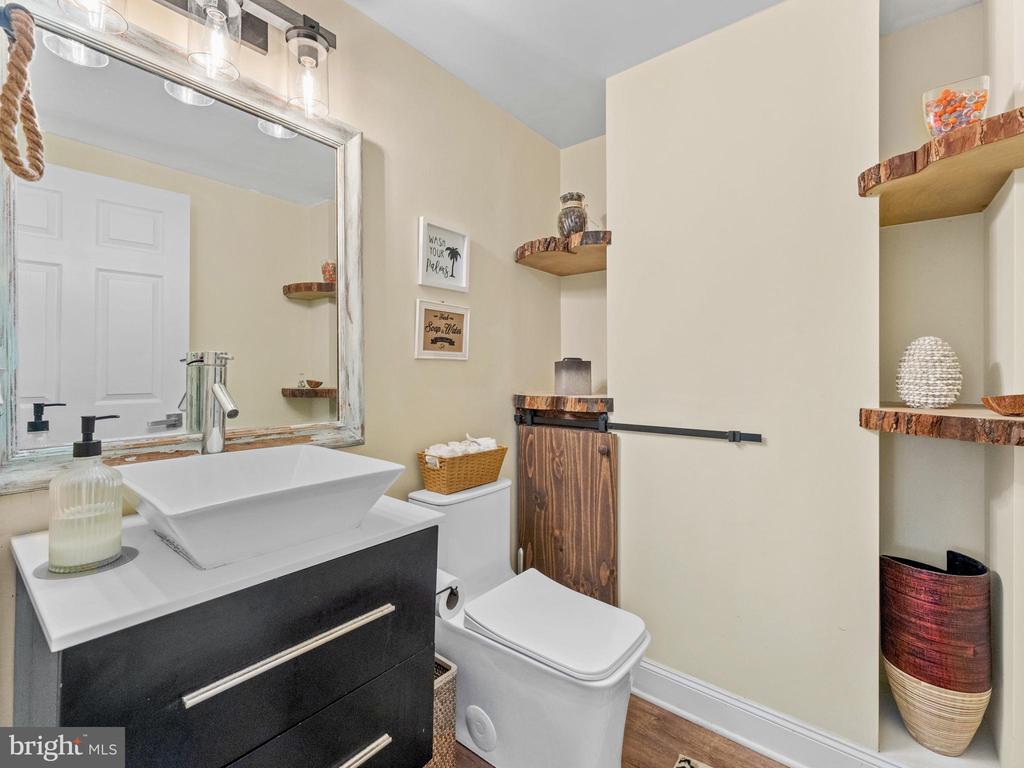 3501 HONEY LOCUST DRIVE