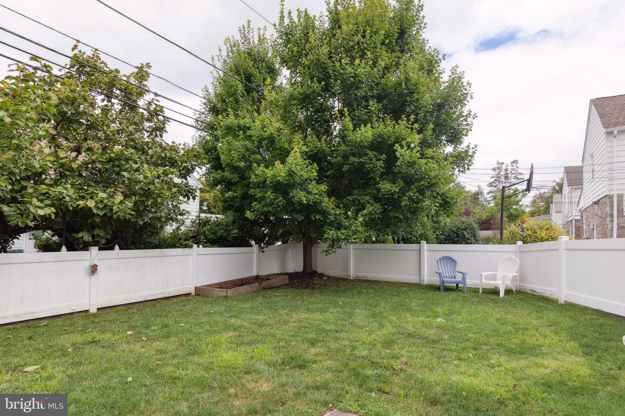 912 ROBERTS AVENUE