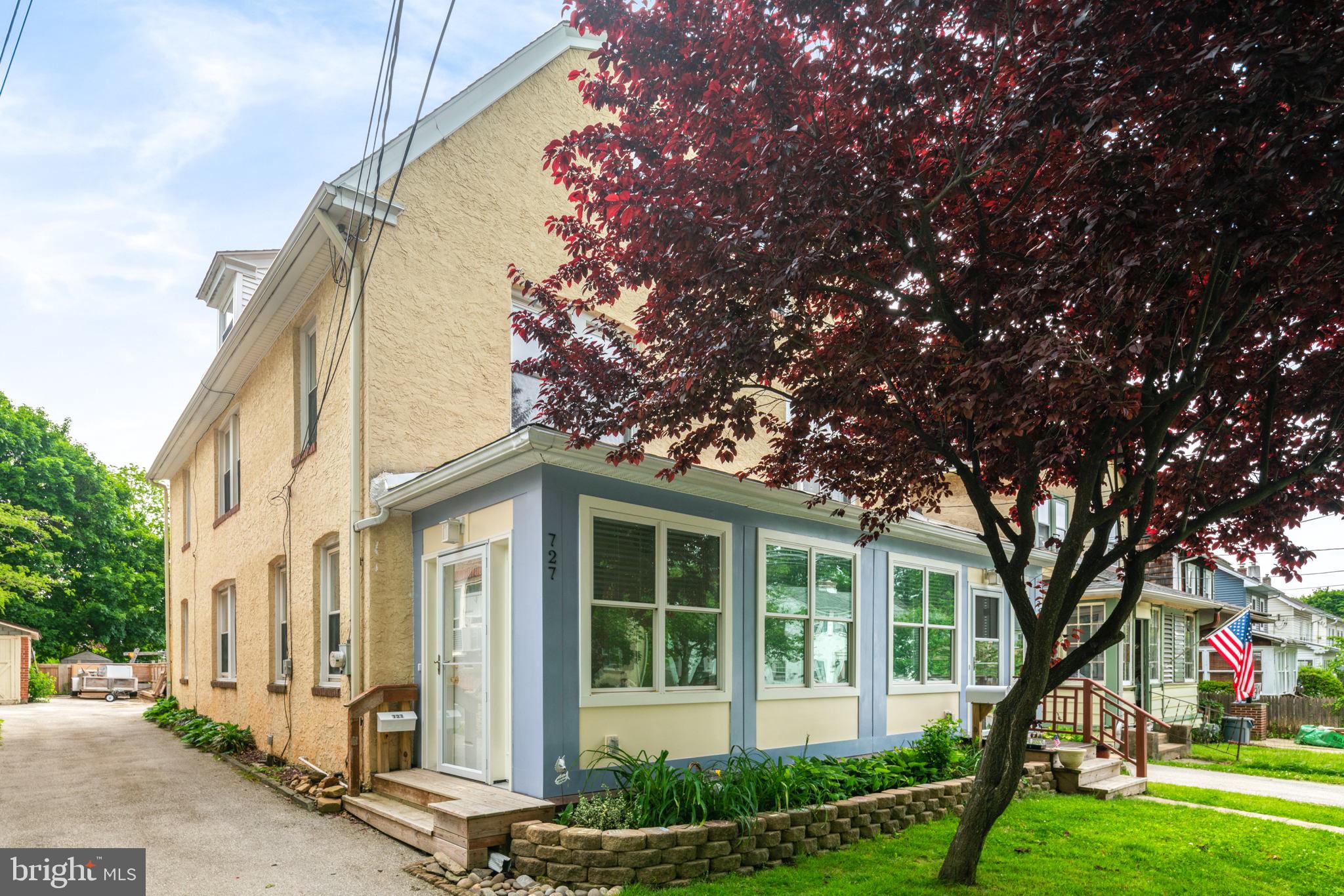 727 MOORE AVE