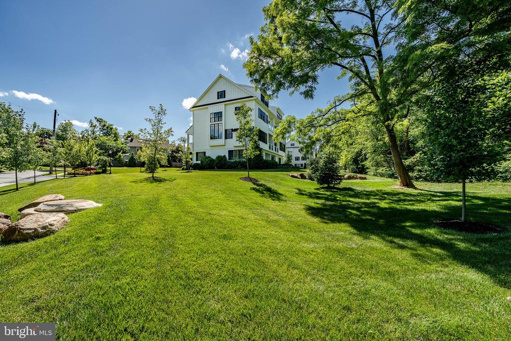 415 MAPLEWOOD AVENUE