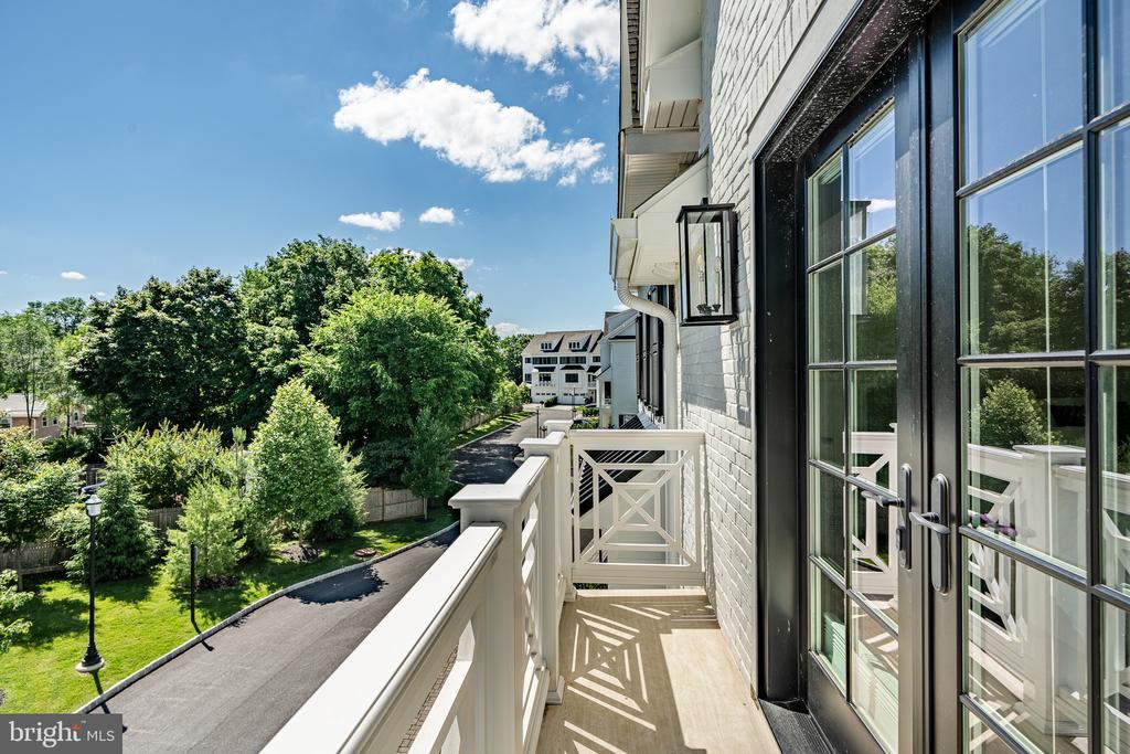415 MAPLEWOOD AVENUE