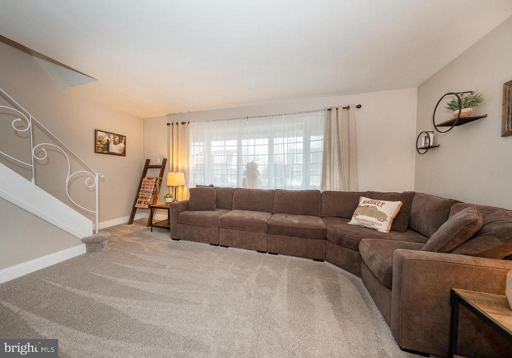 825 HOOD ROAD
