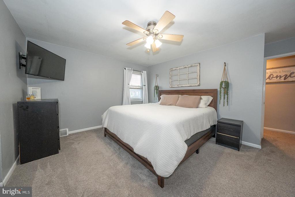 825 HOOD ROAD