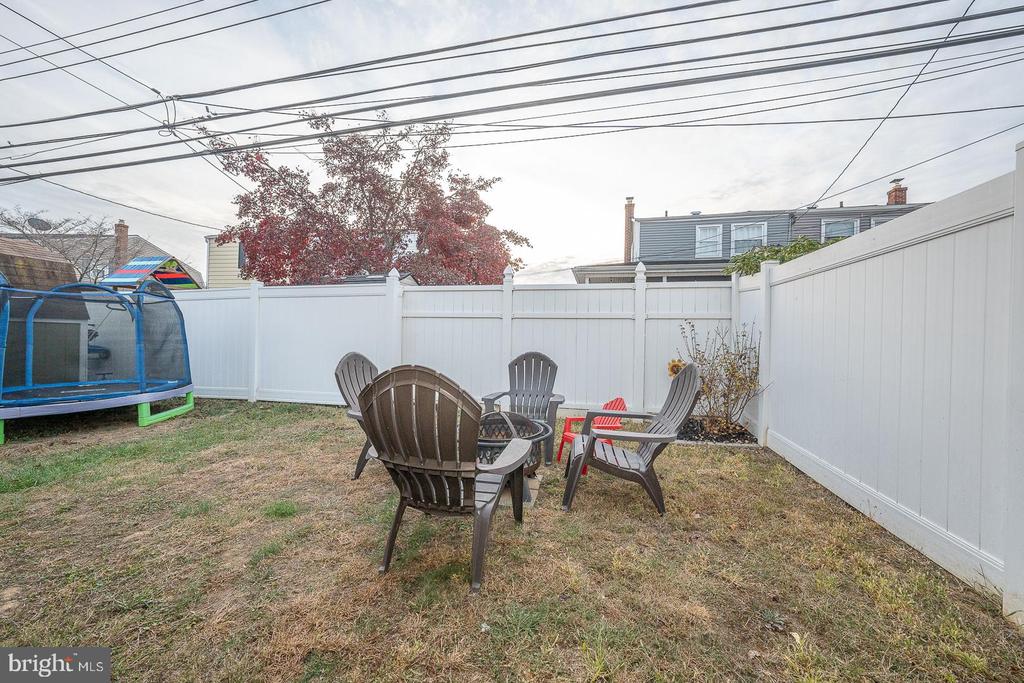 825 HOOD ROAD