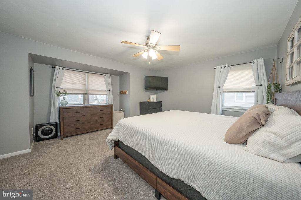 825 HOOD ROAD