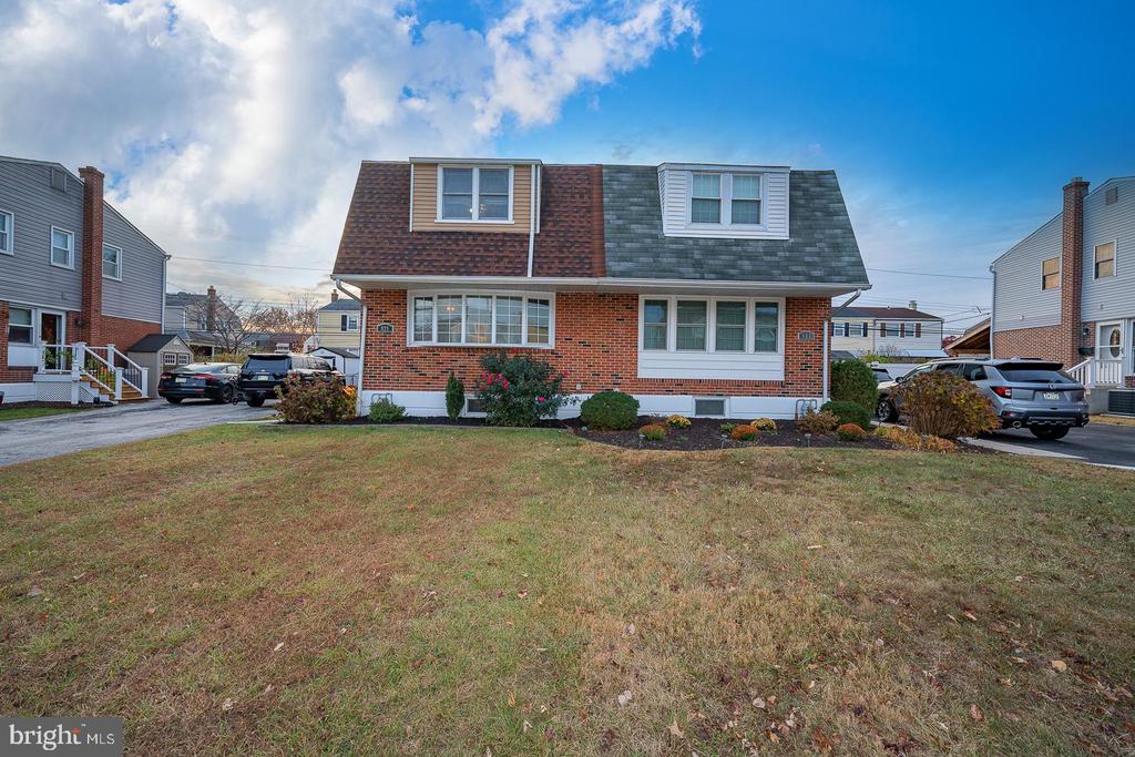 825 HOOD ROAD