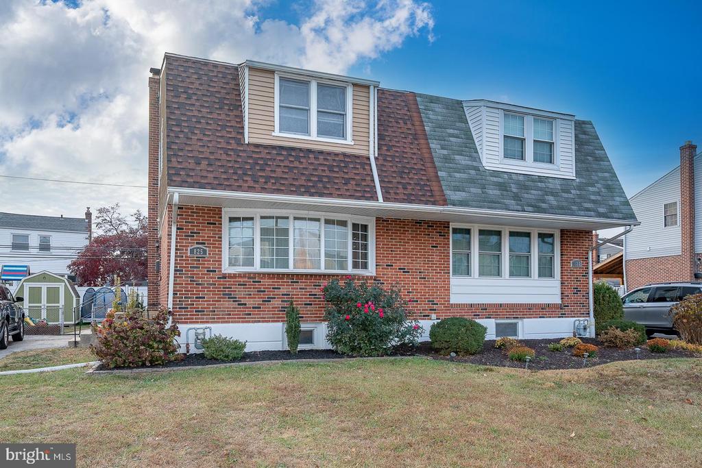 825 HOOD ROAD