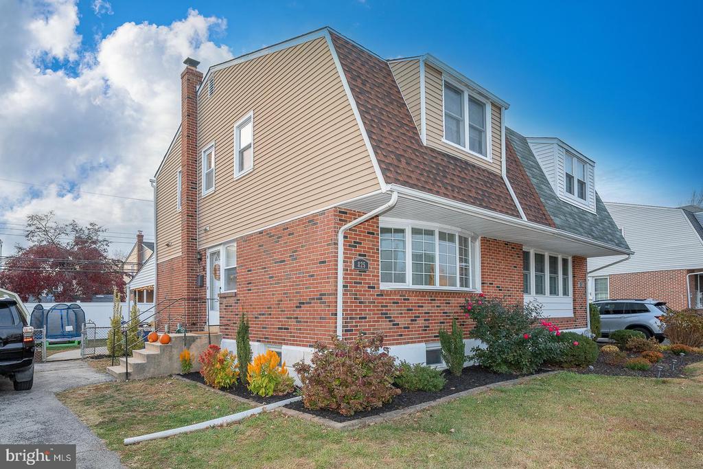 825 HOOD ROAD
