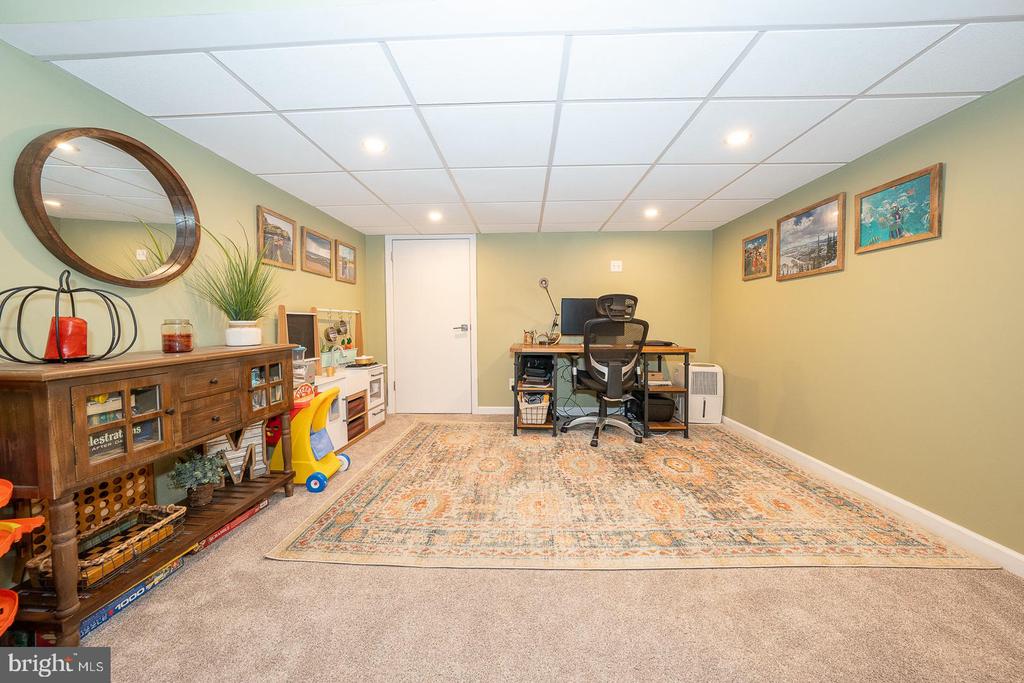 825 HOOD ROAD
