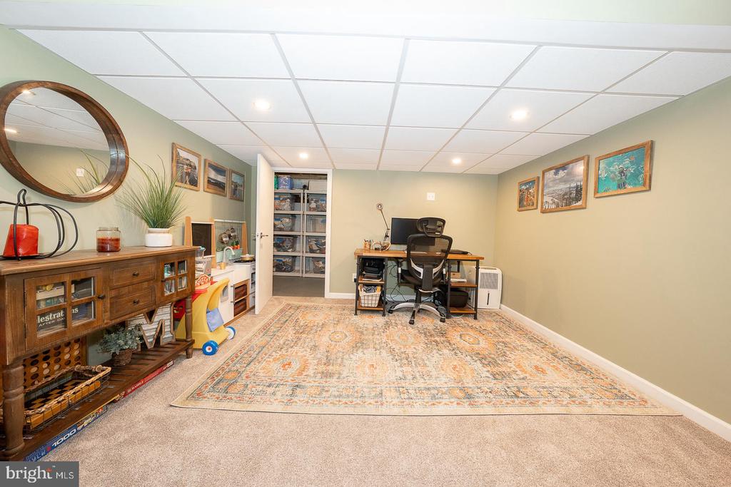 825 HOOD ROAD