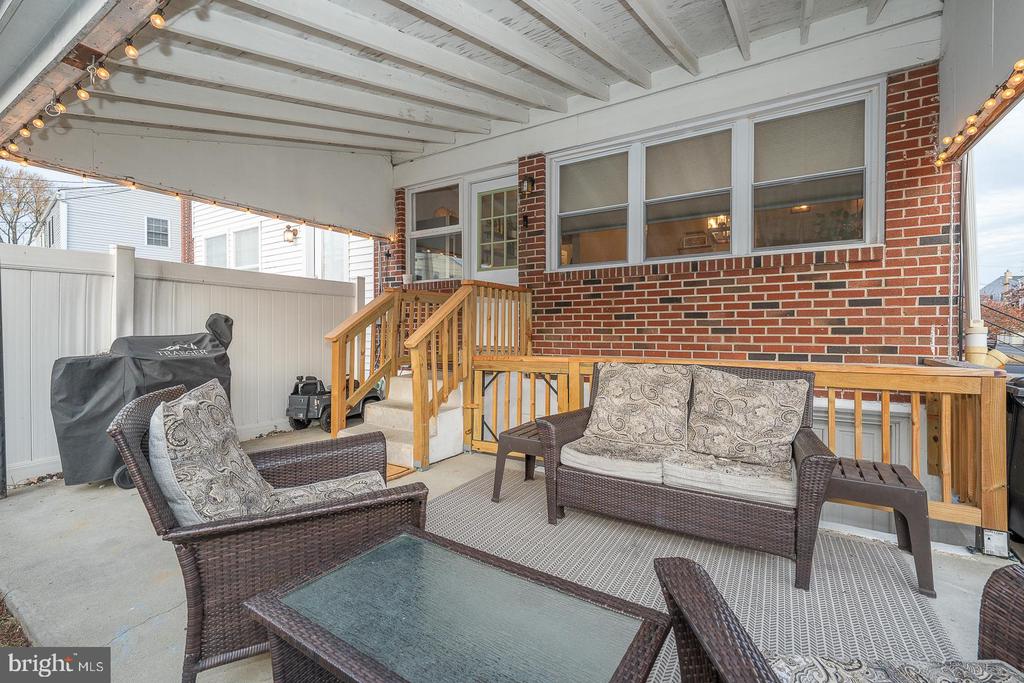 825 HOOD ROAD