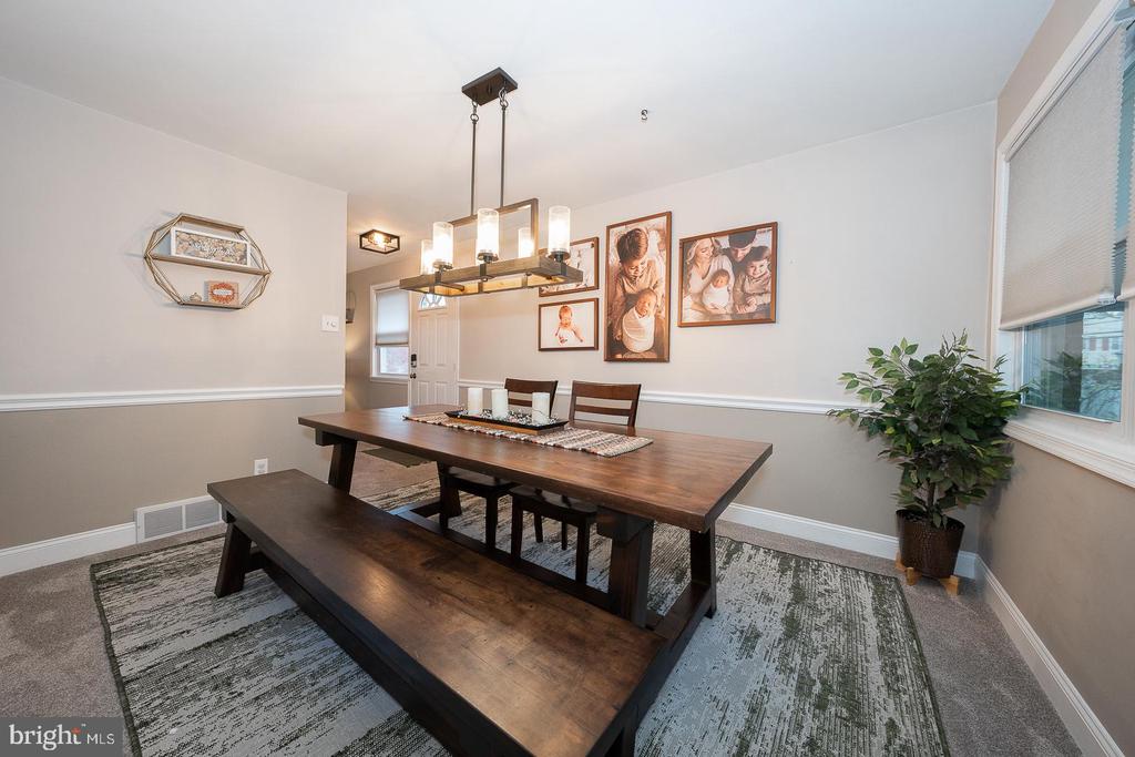 825 HOOD ROAD
