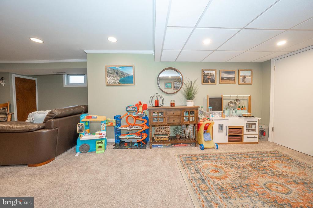 825 HOOD ROAD