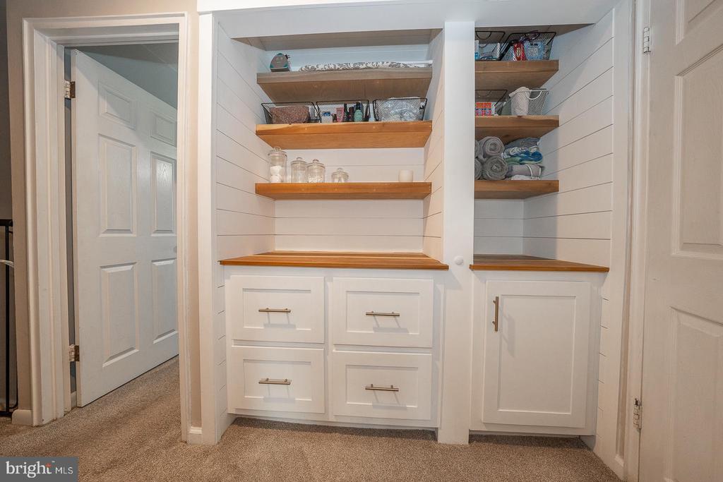 825 HOOD ROAD