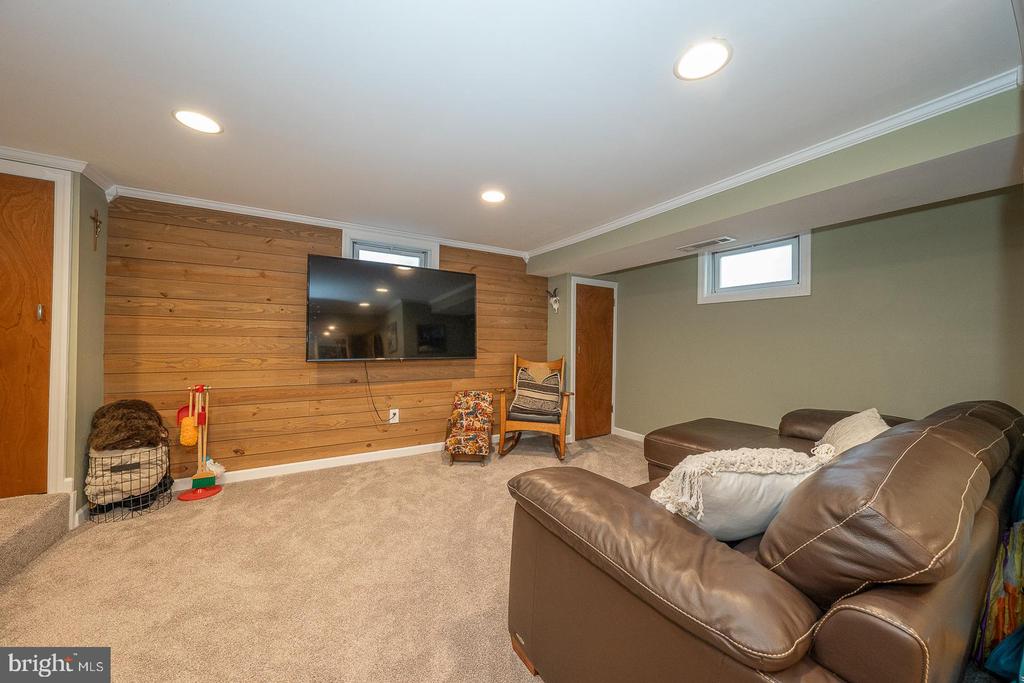 825 HOOD ROAD
