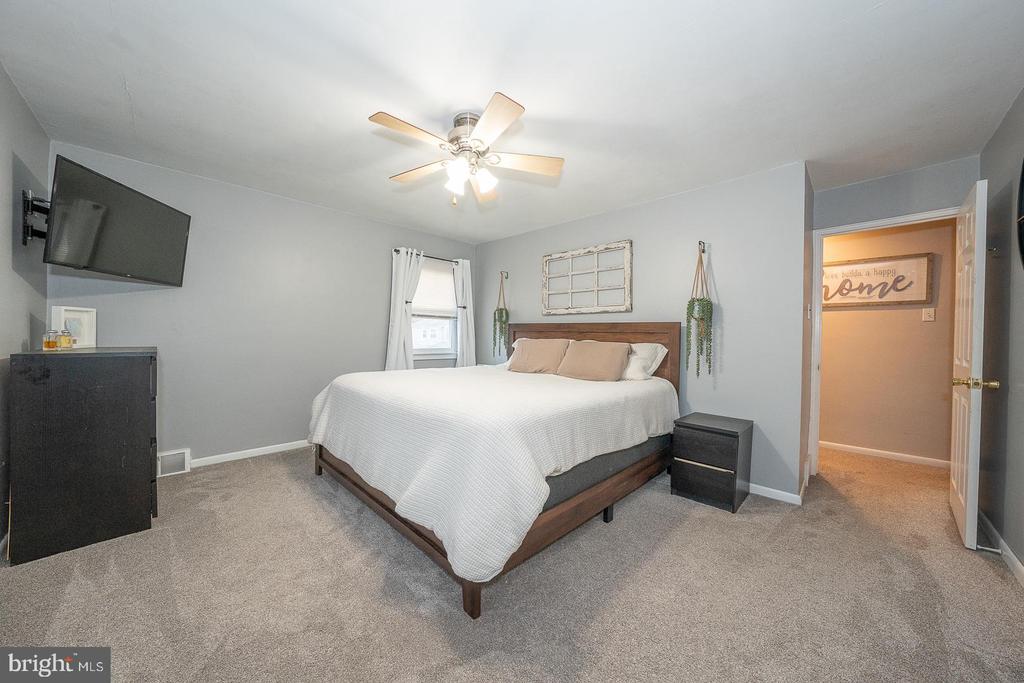 825 HOOD ROAD