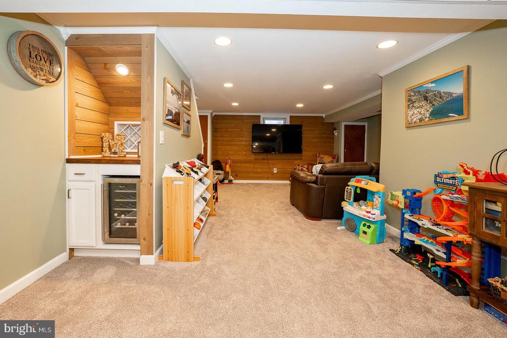 825 HOOD ROAD