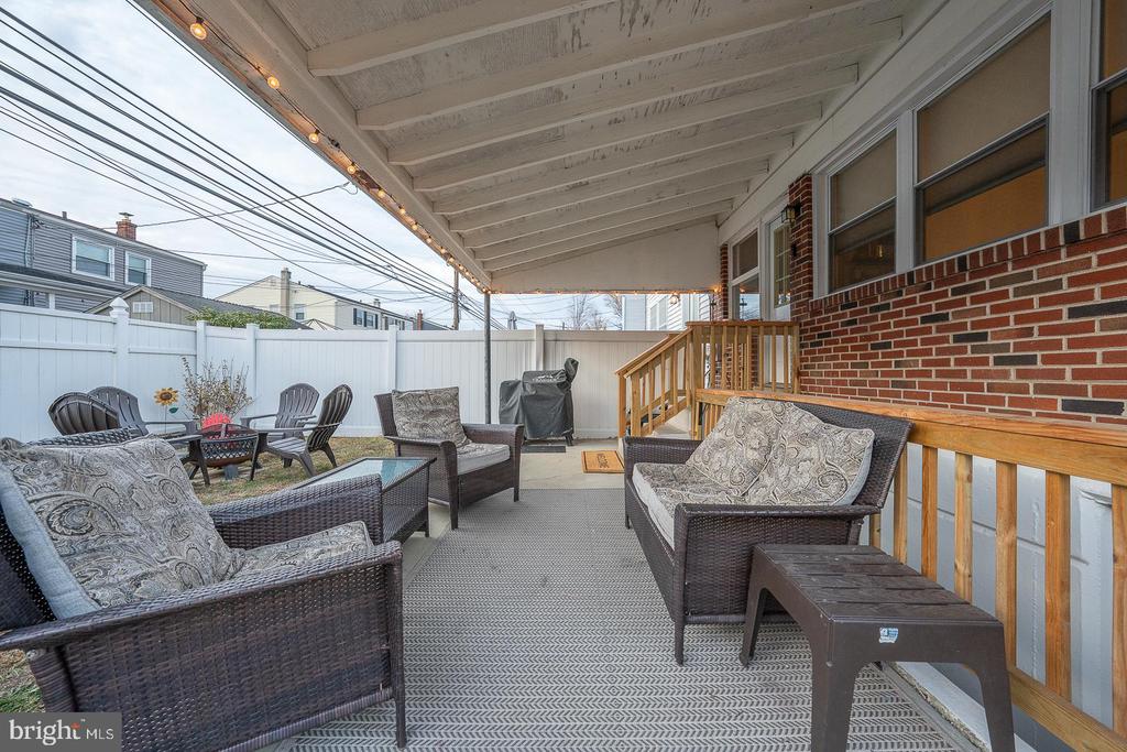825 HOOD ROAD
