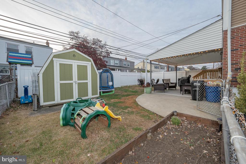 825 HOOD ROAD