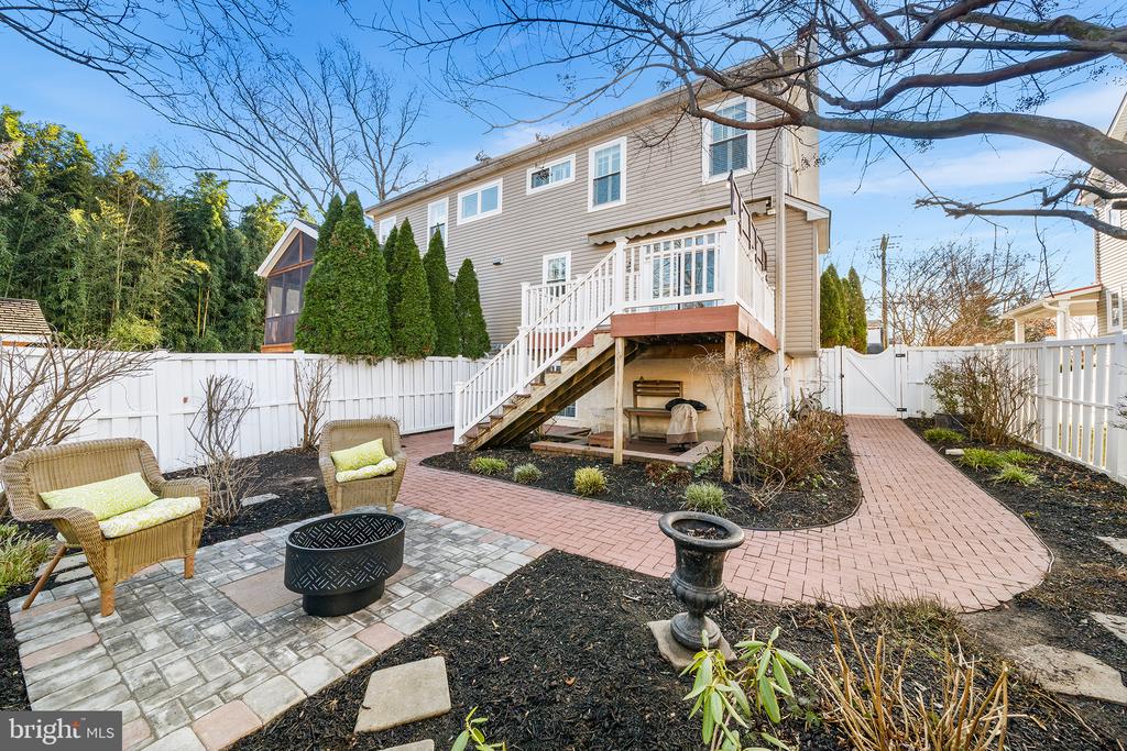 117 W FIFTH STREET