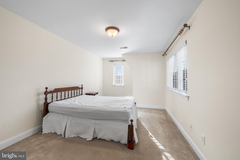 117 W FIFTH STREET