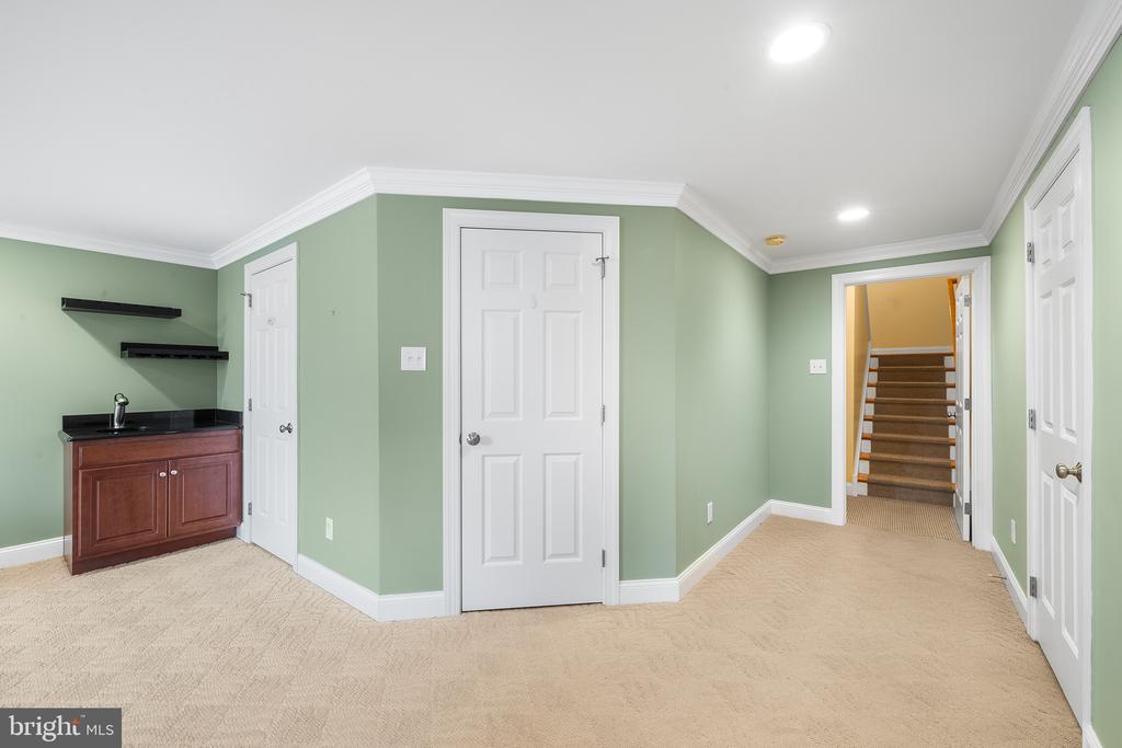 117 W FIFTH STREET