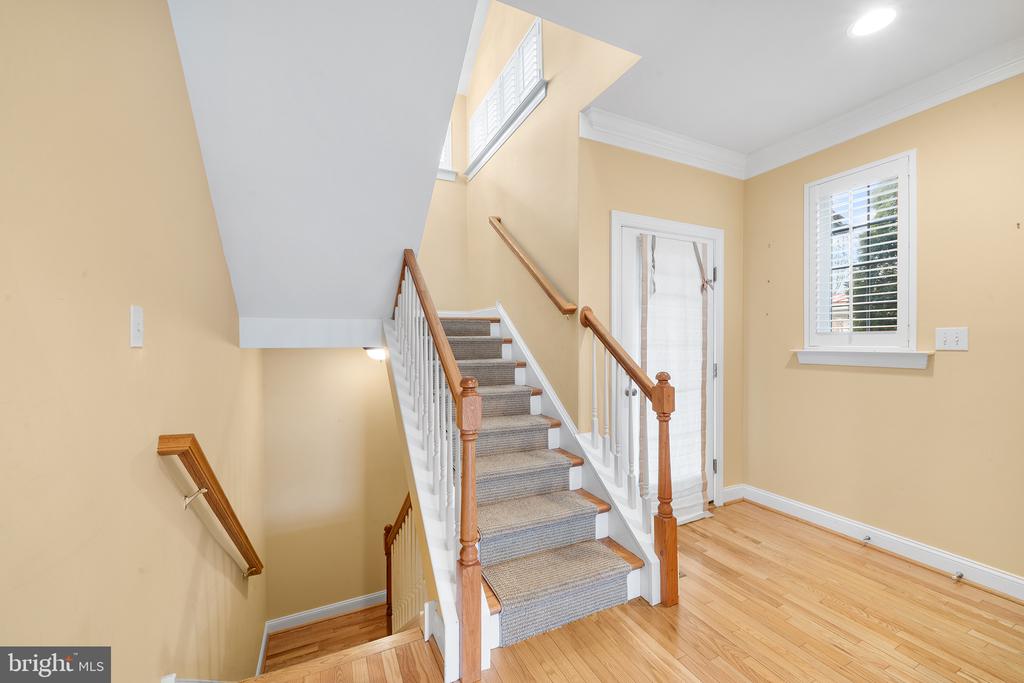 117 W FIFTH STREET