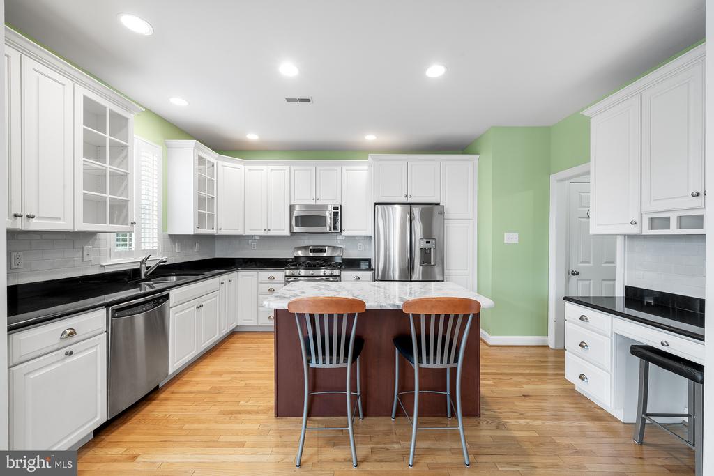 117 W FIFTH STREET