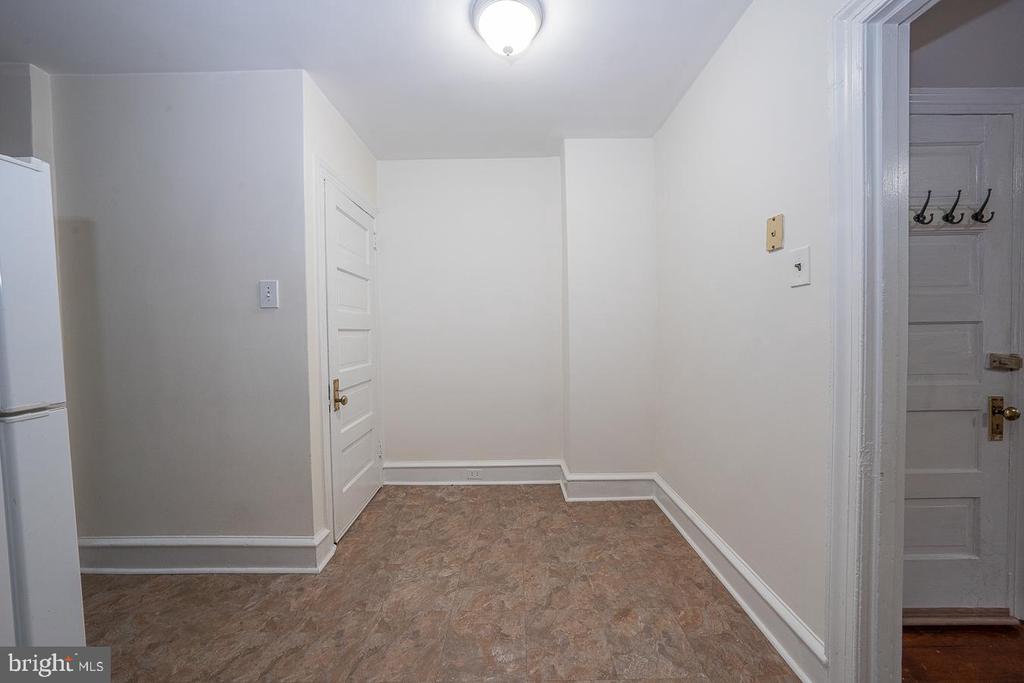 105 S WAYNE AVENUE Unit: 2ND FLOOR
