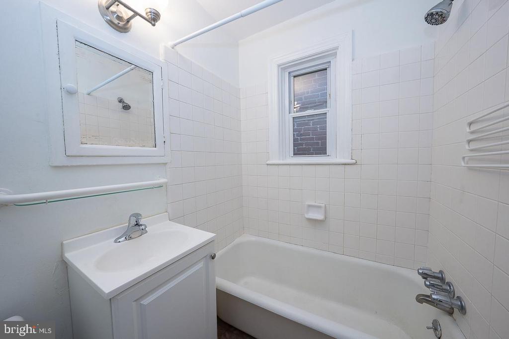105 S WAYNE AVENUE Unit: 2ND FLOOR