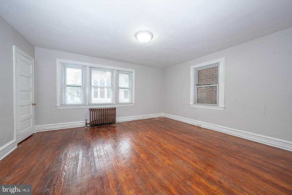 105 S WAYNE AVENUE Unit: 2ND FLOOR