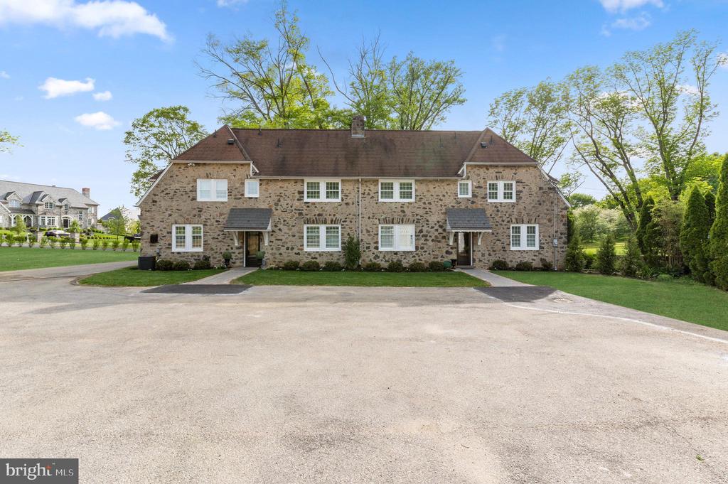 7 AYRSHIRE DRIVE