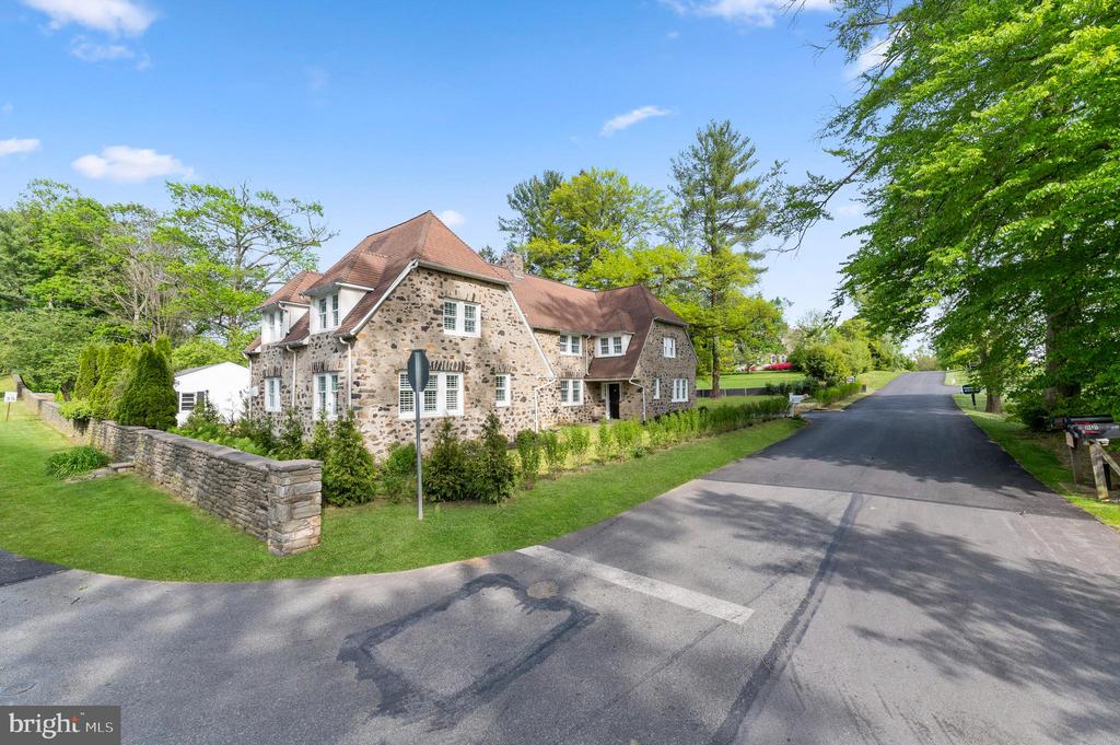 7 AYRSHIRE DRIVE