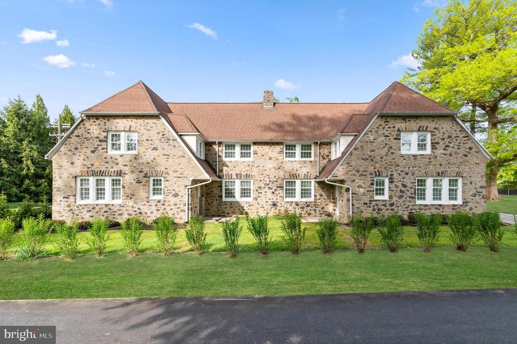 7 AYRSHIRE DRIVE