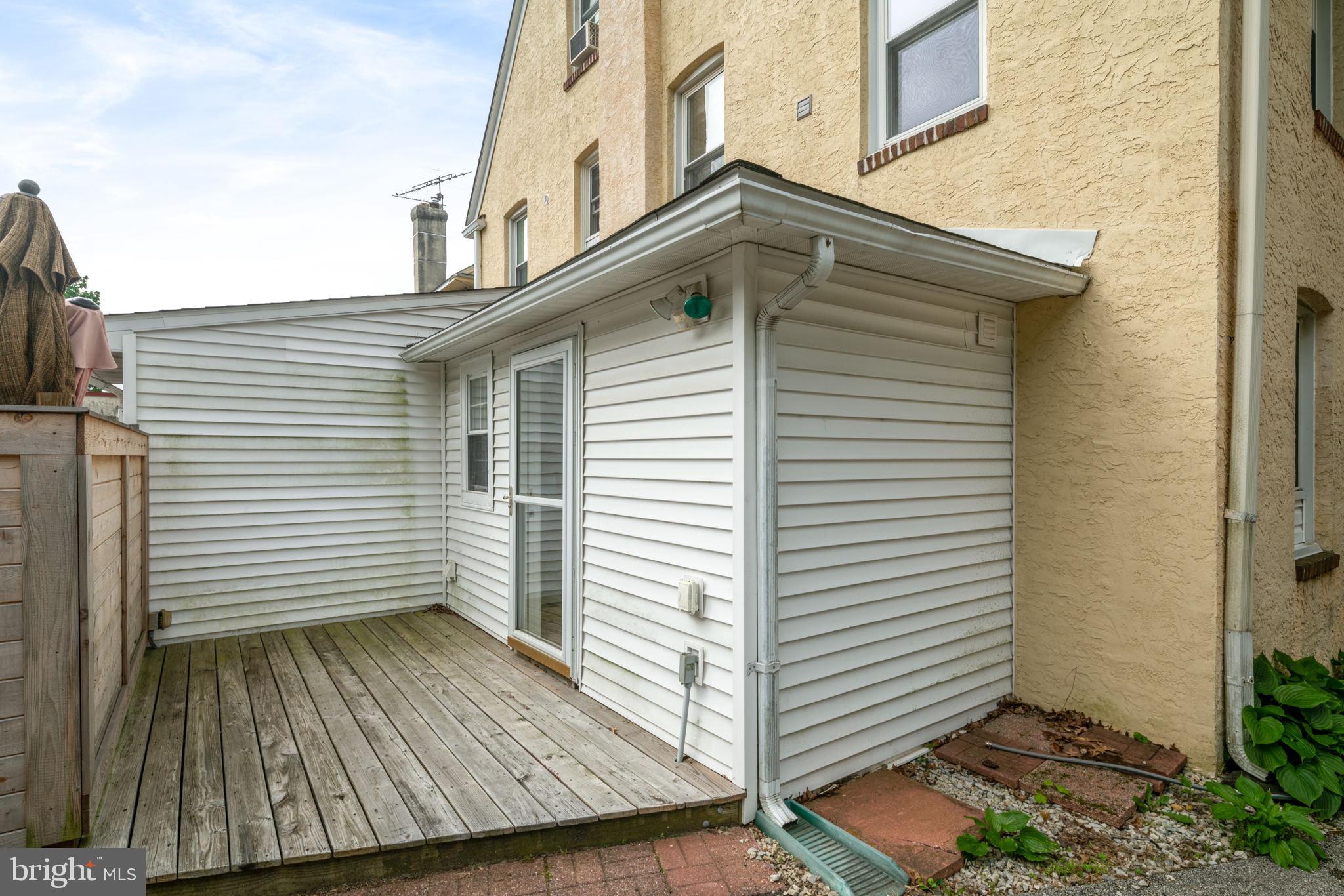 727 MOORE AVE
