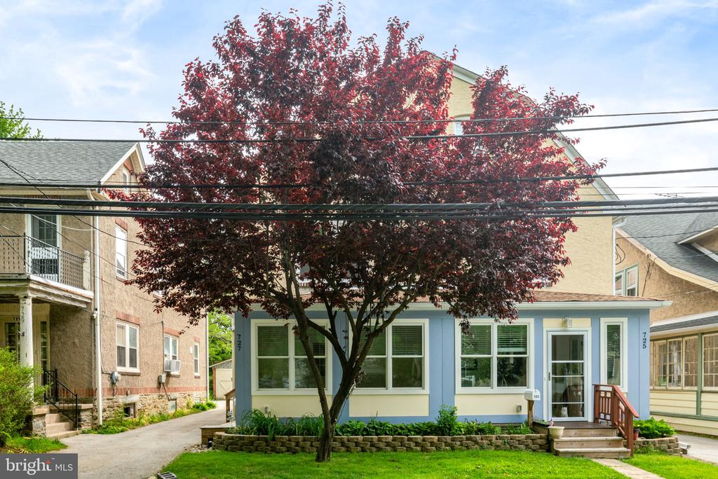 727 MOORE AVE