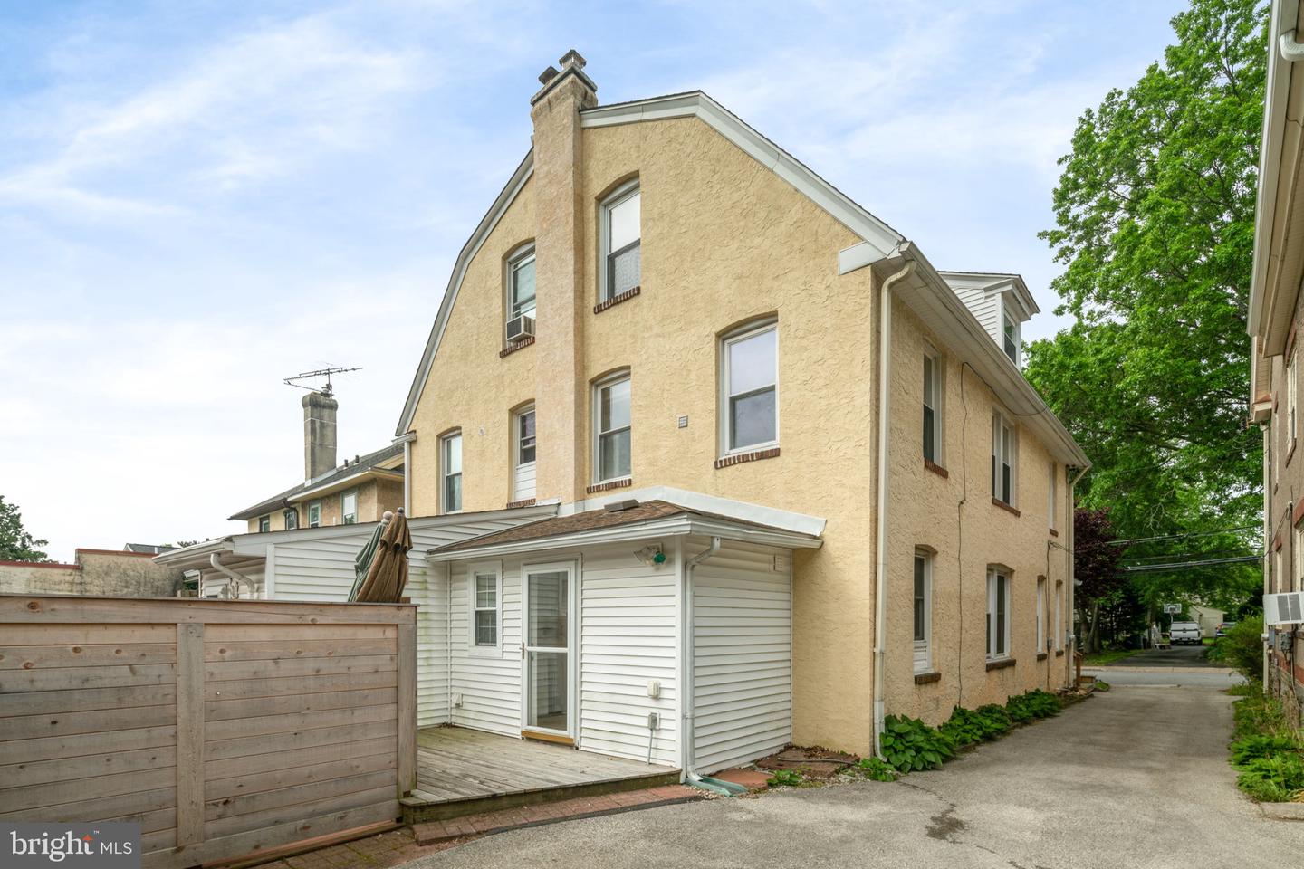 727 MOORE AVE