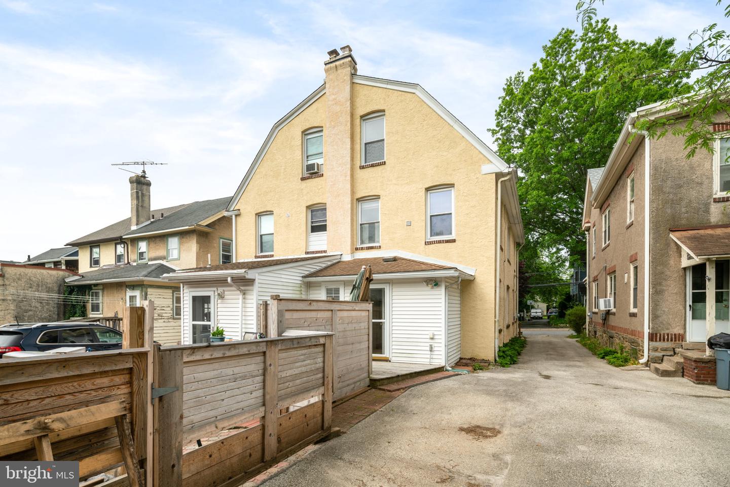 727 MOORE AVE
