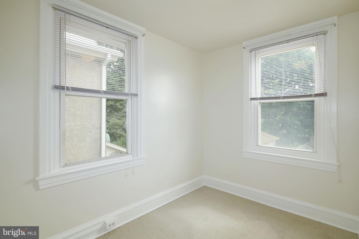 727 MOORE AVE