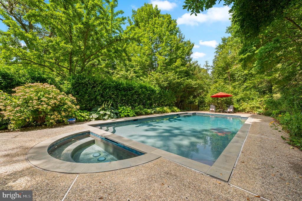 211 SPRUCE TREE ROAD
