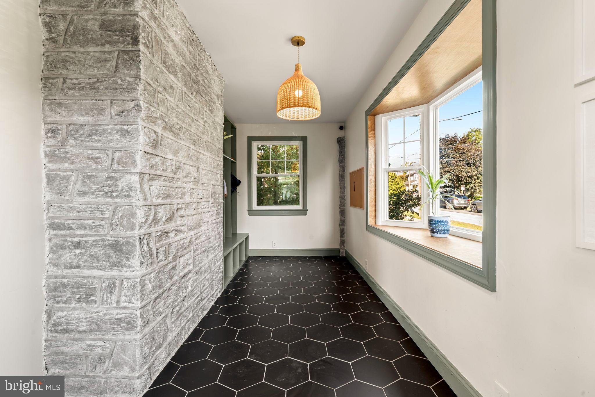 28 E BENEDICT AVENUE